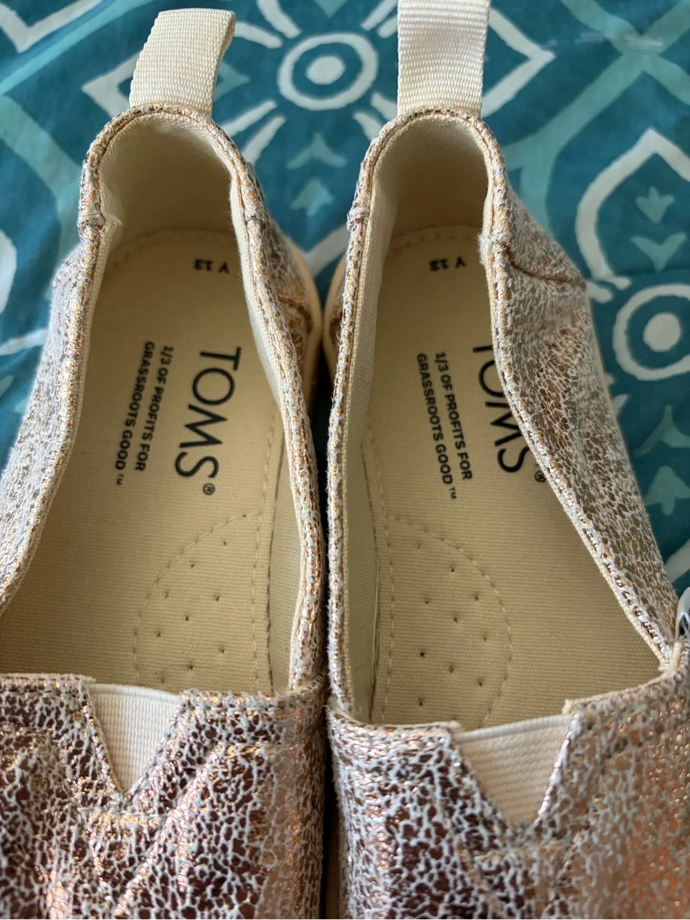 Kids TOMS flats